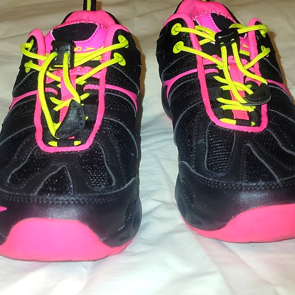 Speedo hydro comfort water shoe size 8 black pink